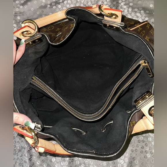 Louis Vuitton Irene Monogram Purse - Picture 4 of 13